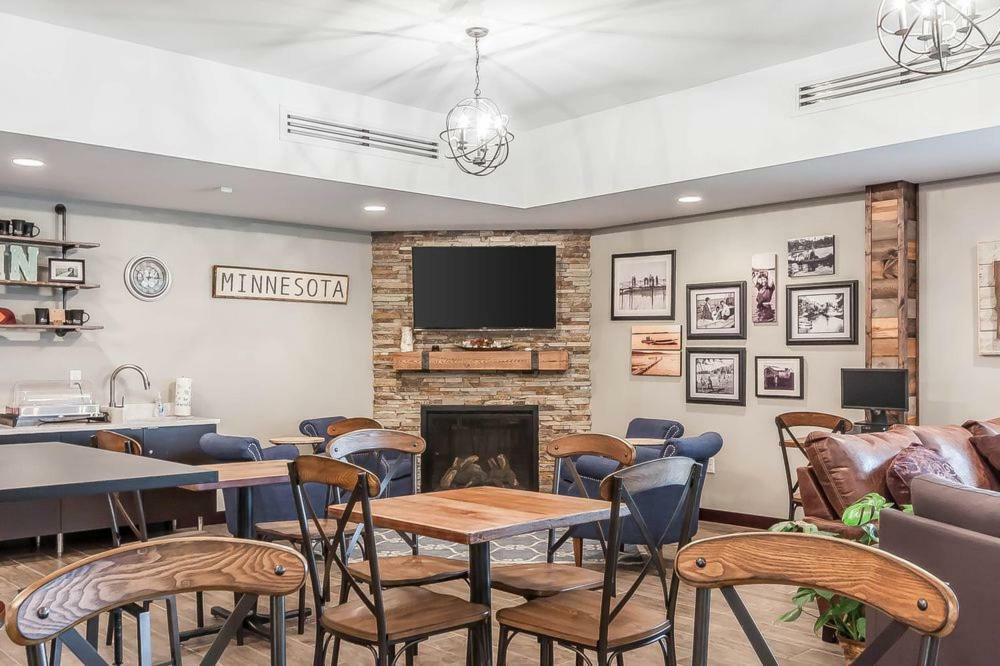 Lakes Inn At Dunvilla מראה חיצוני תמונה